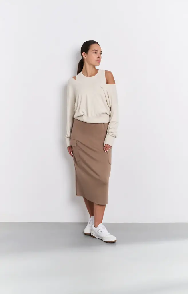 Pull avec col rond plongeant et débardeur beige YAYA