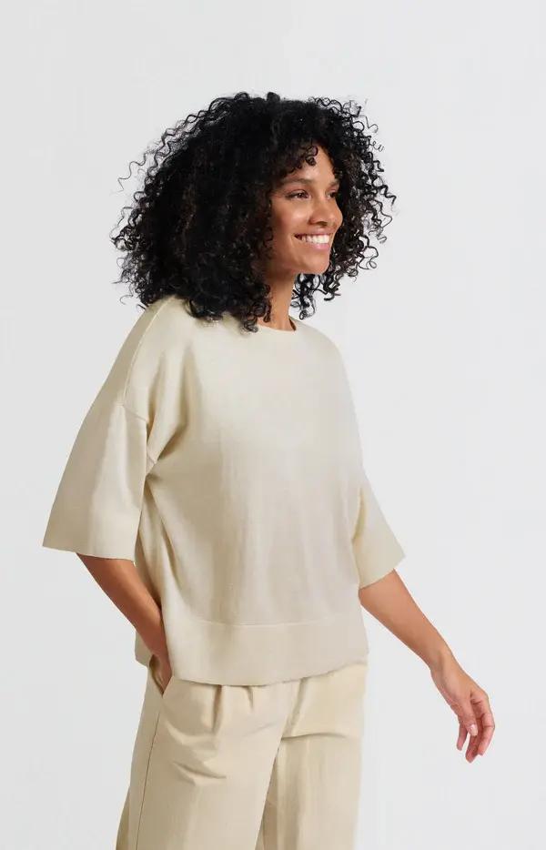 oversized-fine-knitted-t-shirt-with-mid-length-sleeves_7cd061b7-9edc-4d6e-80ee-cc20e0b2b887.webp