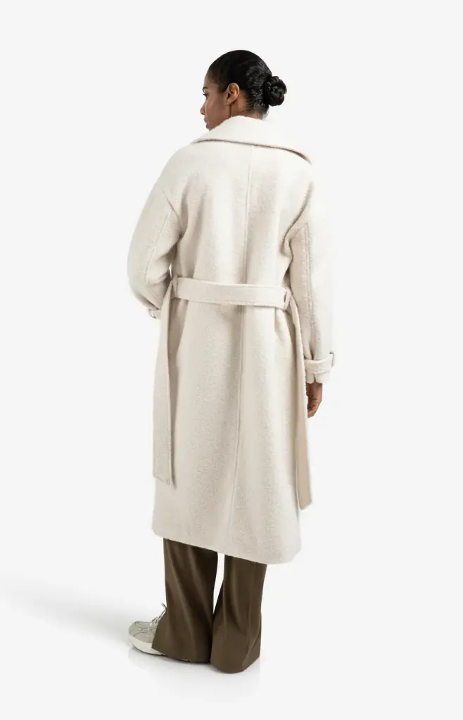 long-boucle-coat-with-belt-and-oversized-fit_9b55f5ce-859f-4a8b-9348-4b81b8ec8267.webp