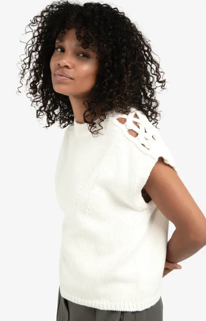 sleeveless-sweater-with-cable-details-on-the-shoulders_24bd1a8a-c22f-48a7-ad15-dd7086a78ca4.webp