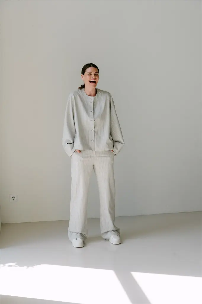 FlorellaS6_jacket_MoosS6_trouser_light_grey_SS26_Aimee_the_Label_2_f4d3e9a1-1aac-4d40-8fb8-659efc47872a.webp