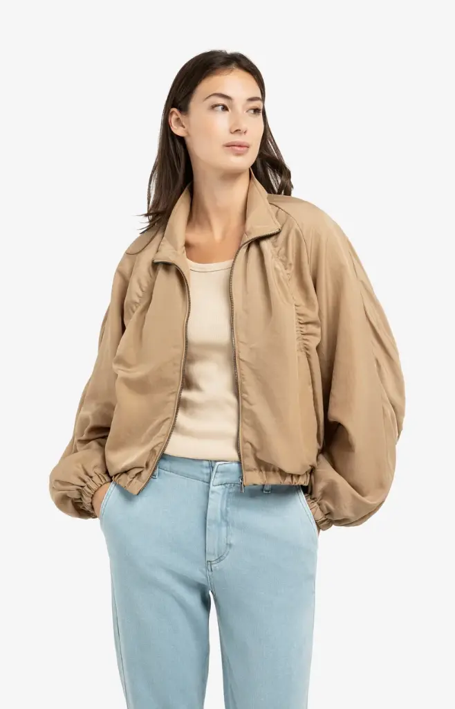 short-oversized-jacket-with-pleated-details-1_5c48caca-558e-4a74-8365-25e29370ce8d.webp
