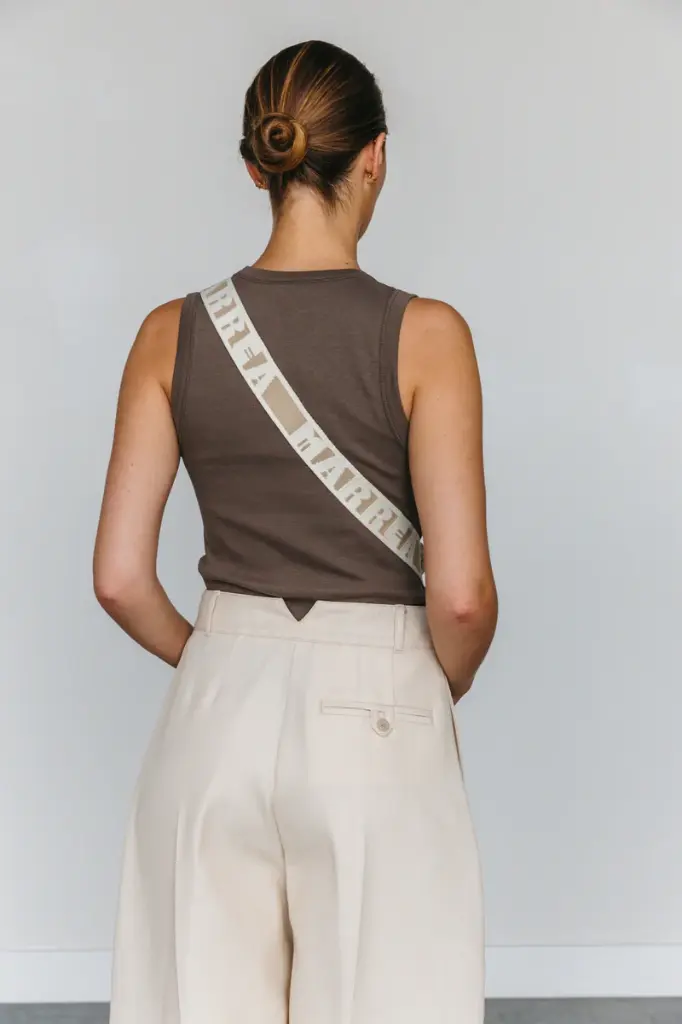NO_TAN_LINES_STRAP_1.webp