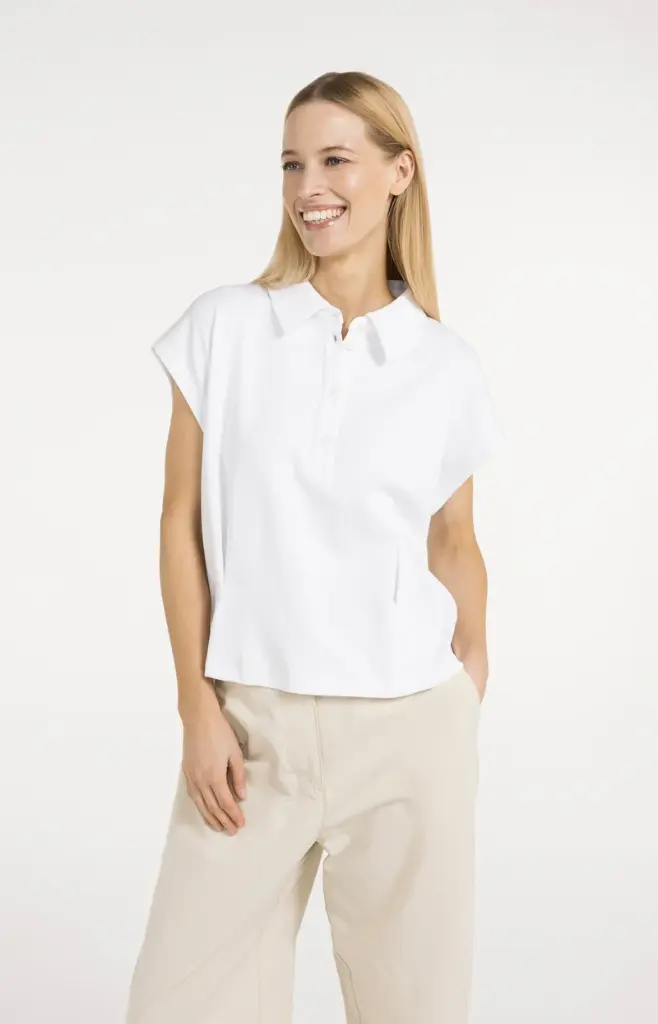 sleeveless-jersey-blouse-with-tailored-seams_8e81f433-4585-4412-868d-42cbc34d8e0e.webp