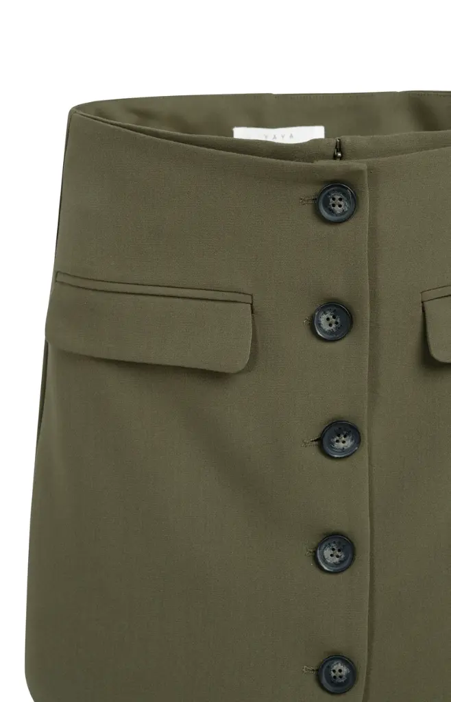 woven-skort-with-pockets-and-buttons_10216853-9eb6-4891-8992-c7e208d317b5.webp