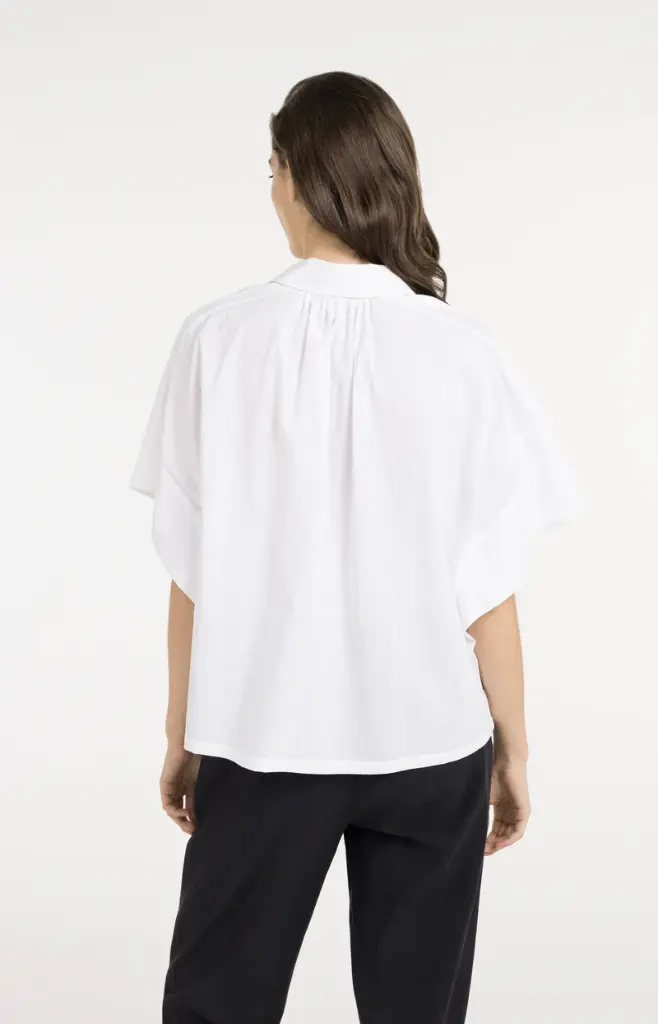 oversized-blouse-with-sleeve-detail_92ac551b-82e9-40cf-93f7-2094d52812d7.webp