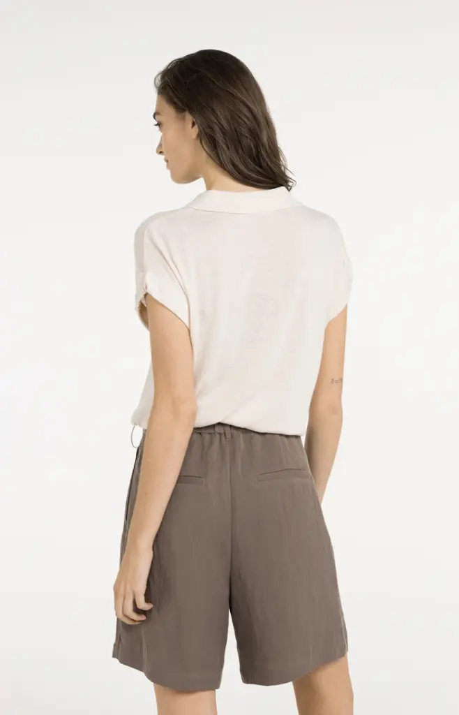 knitted-polo-with-drawstring-hem_7f79b7e8-5dfd-48d8-a13f-14f35fa50ae4.webp