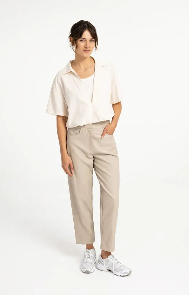 faux-leather-carrot-fit-trousers_23cf7a7b-d888-4bd4-a378-da7c98b05f22.webp