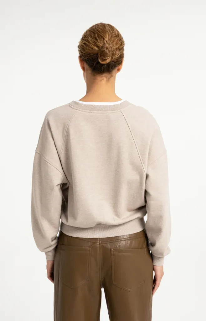 sweatshirt-with-v-neck-and-woven-collar_4df2dd8a-c5e4-4a79-a0da-e0df9748d7f1.webp