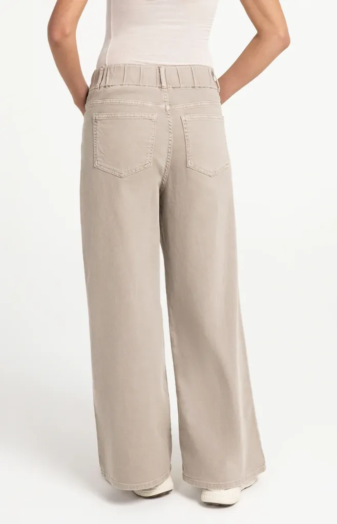 denim-jeans-with-wide-legs-and-distinctive-waistband-l32_b57db2c5-211e-4a34-beb2-2a56338dbcf0.webp