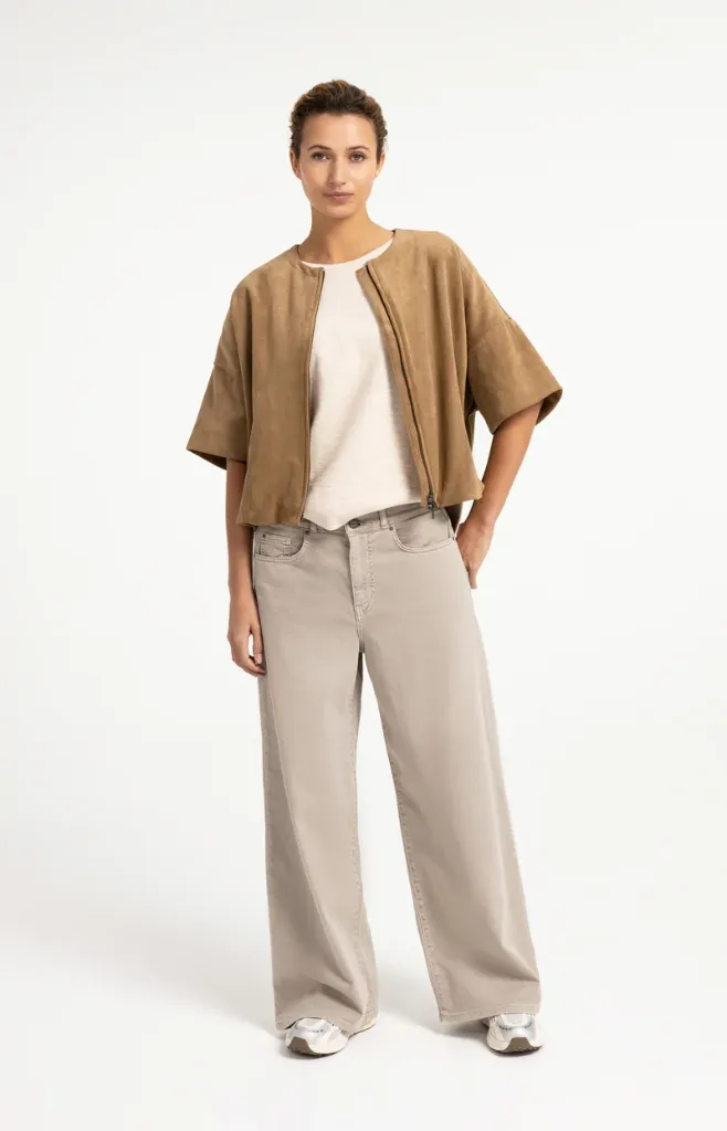 denim-jeans-with-wide-legs-and-distinctive-waistband-l32 (1).webp