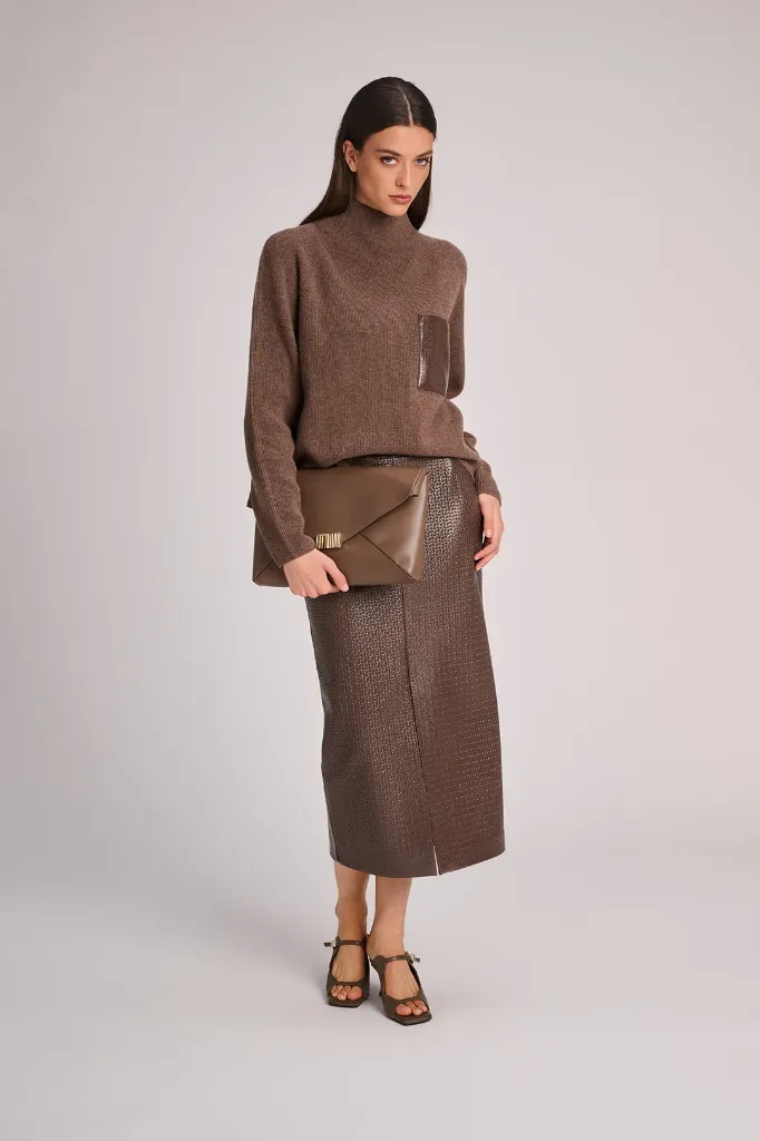 pull_prague_skirt_chicago_vison_bag_penelope_sandals_raven_march23.webp