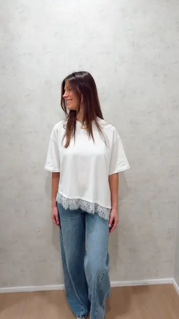 T-shirt blanc asymétrique dentelle