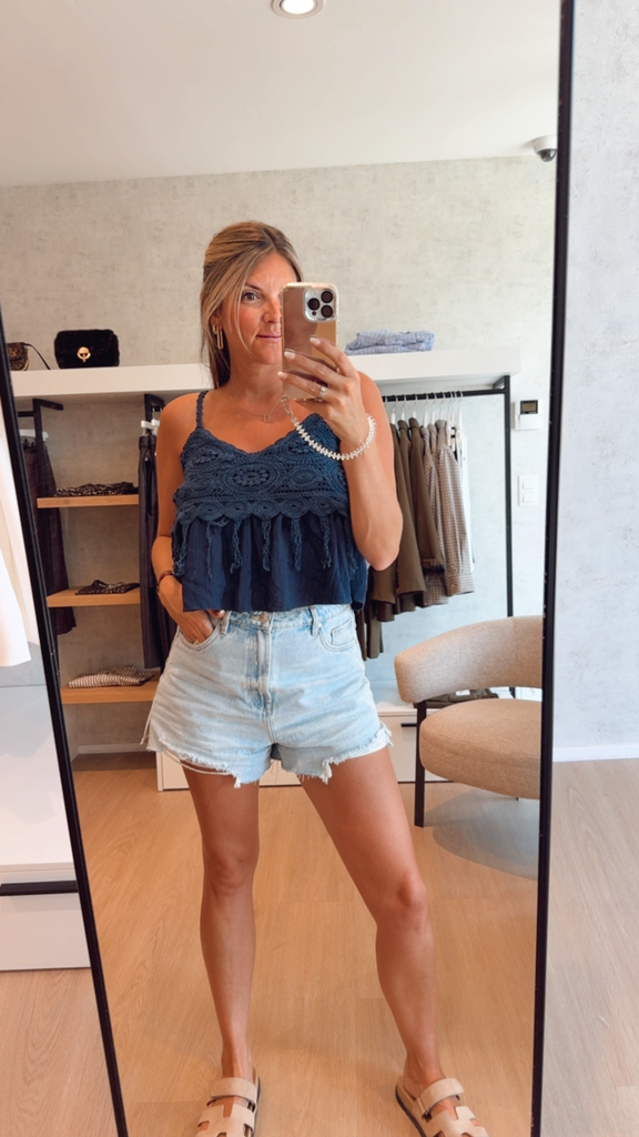Top broderie marine