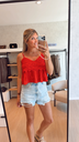 Top broderie rouge
