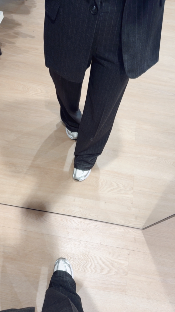 Pantalon gris ligné