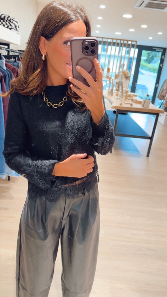 Pull dentelle noir