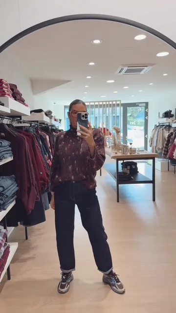 Pull aubergine imprimé léo